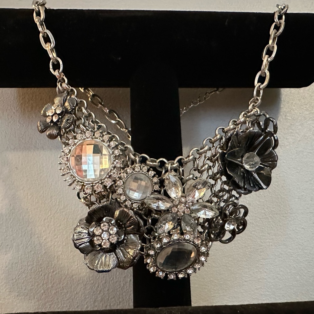 Van Heusen silver necklace